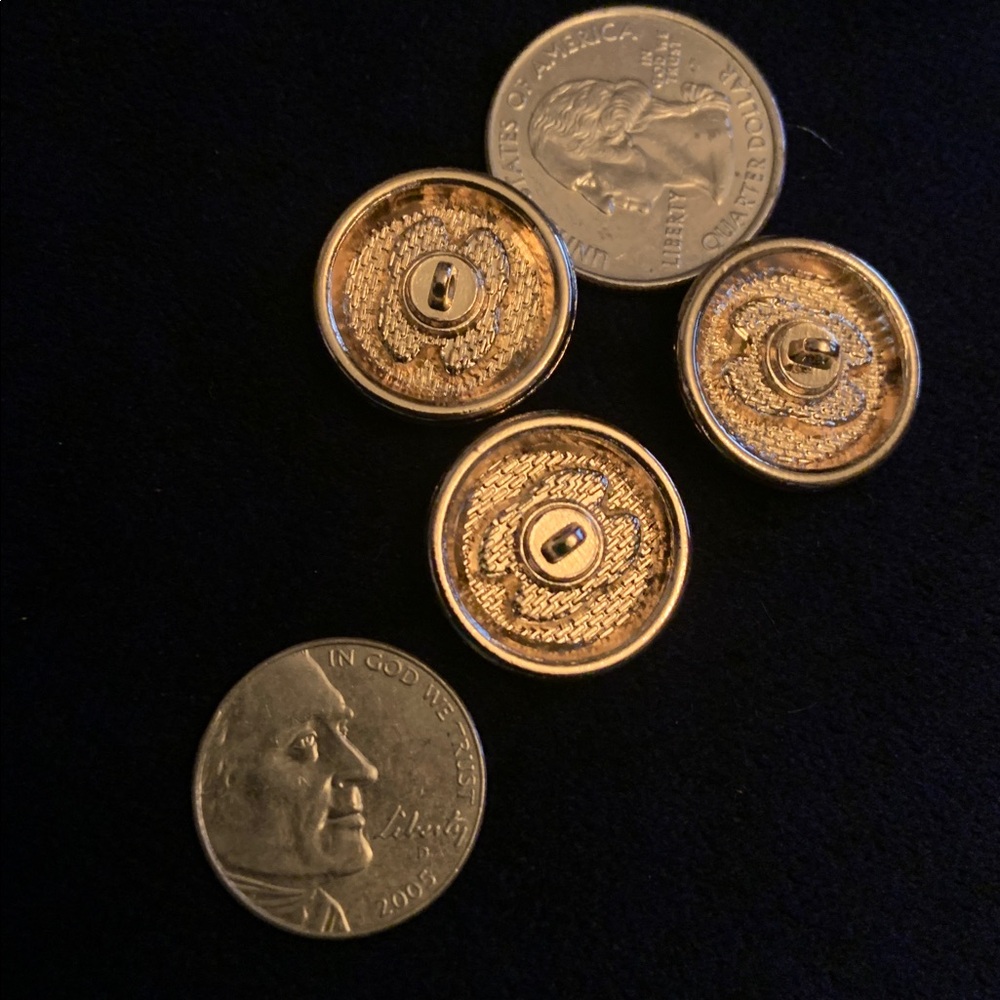 Gorgeous Heavy Vintage Chanel Gold Interlaced Weave design 3 button Total - Picture 4 of 7